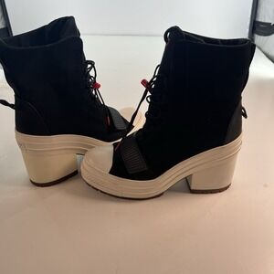 Converse Women's Platform Shoes Boot Size 8.5 Black & White Sneaker Chuck